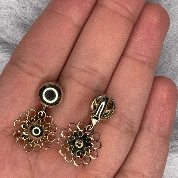 Vintage Gold and Black Floral clip-on Earrings - Picture 3 of 4